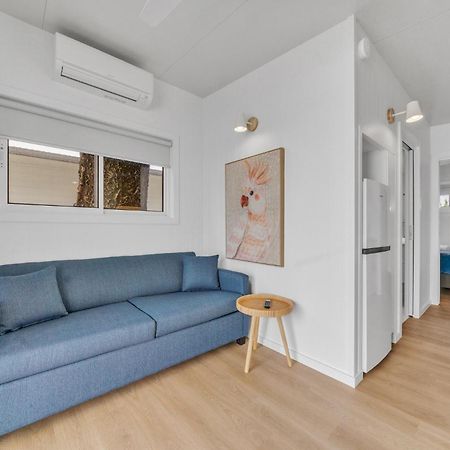 דה אינטרנס Two Shores Holiday Village מראה חיצוני תמונה