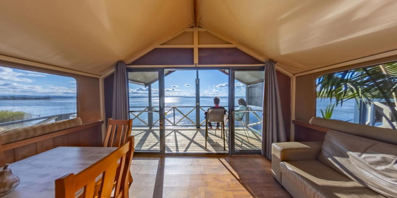 דה אינטרנס Two Shores Holiday Village מראה חיצוני תמונה