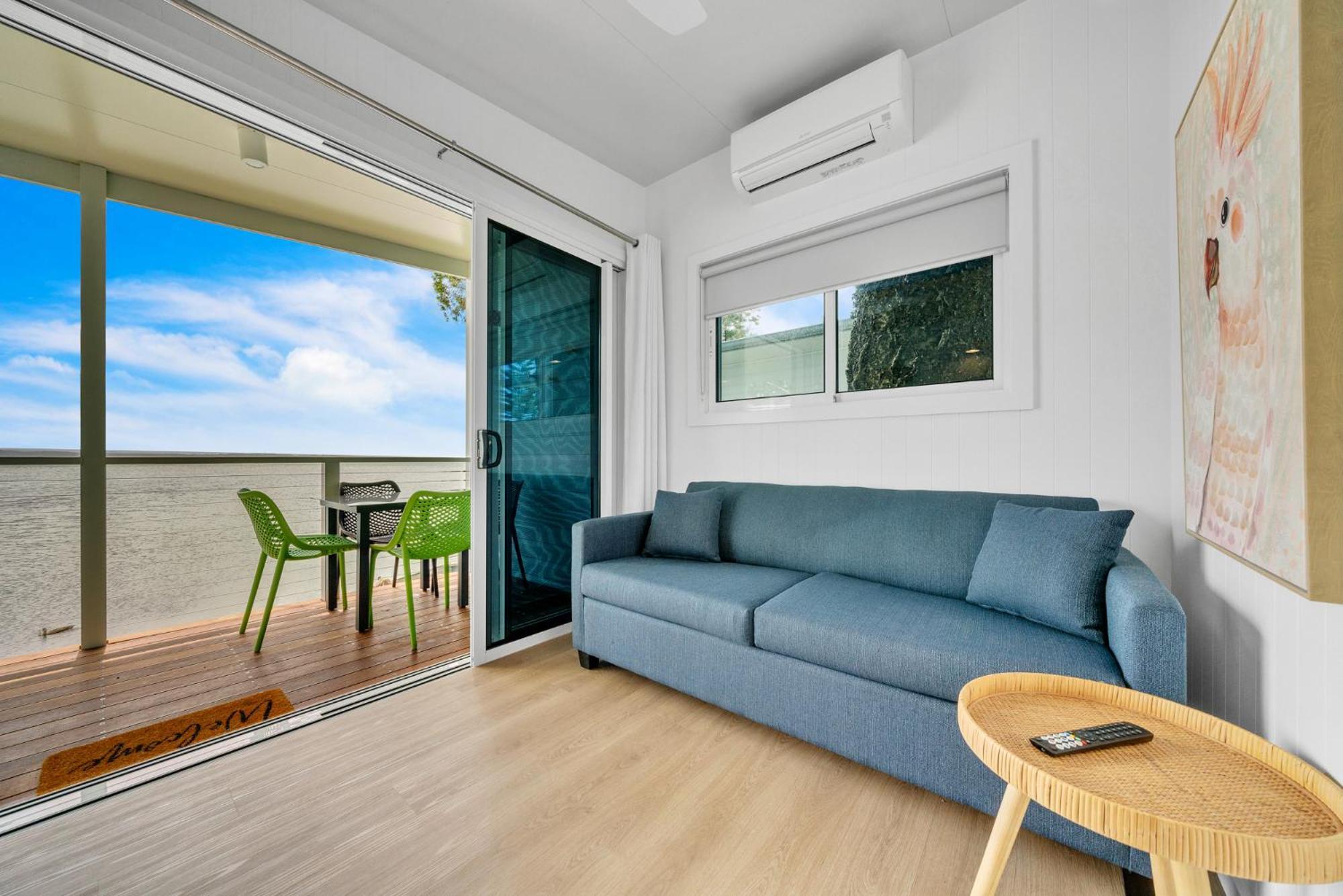דה אינטרנס Two Shores Holiday Village מראה חיצוני תמונה