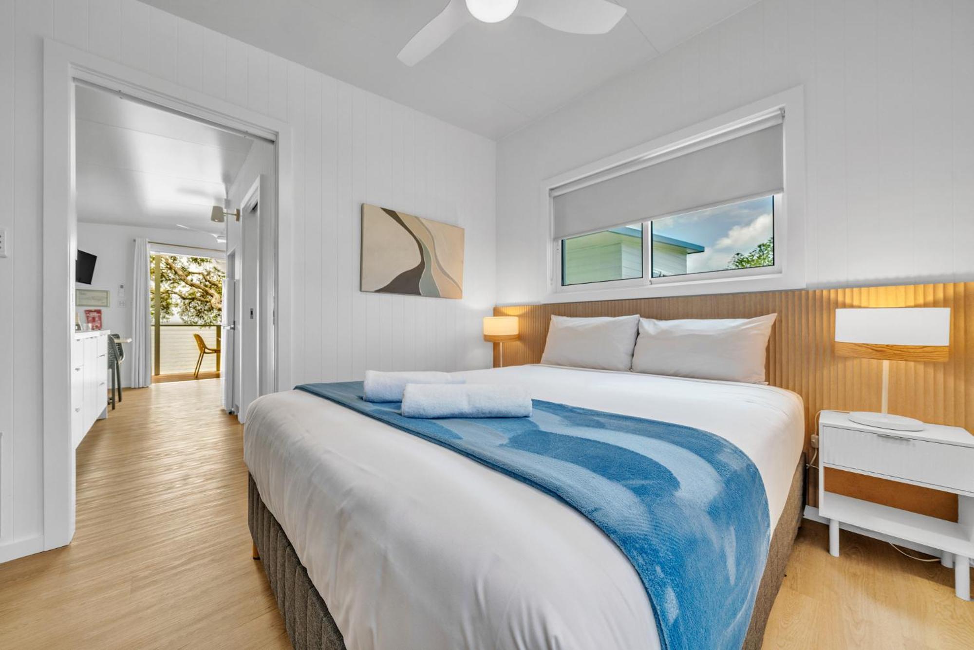 דה אינטרנס Two Shores Holiday Village מראה חיצוני תמונה