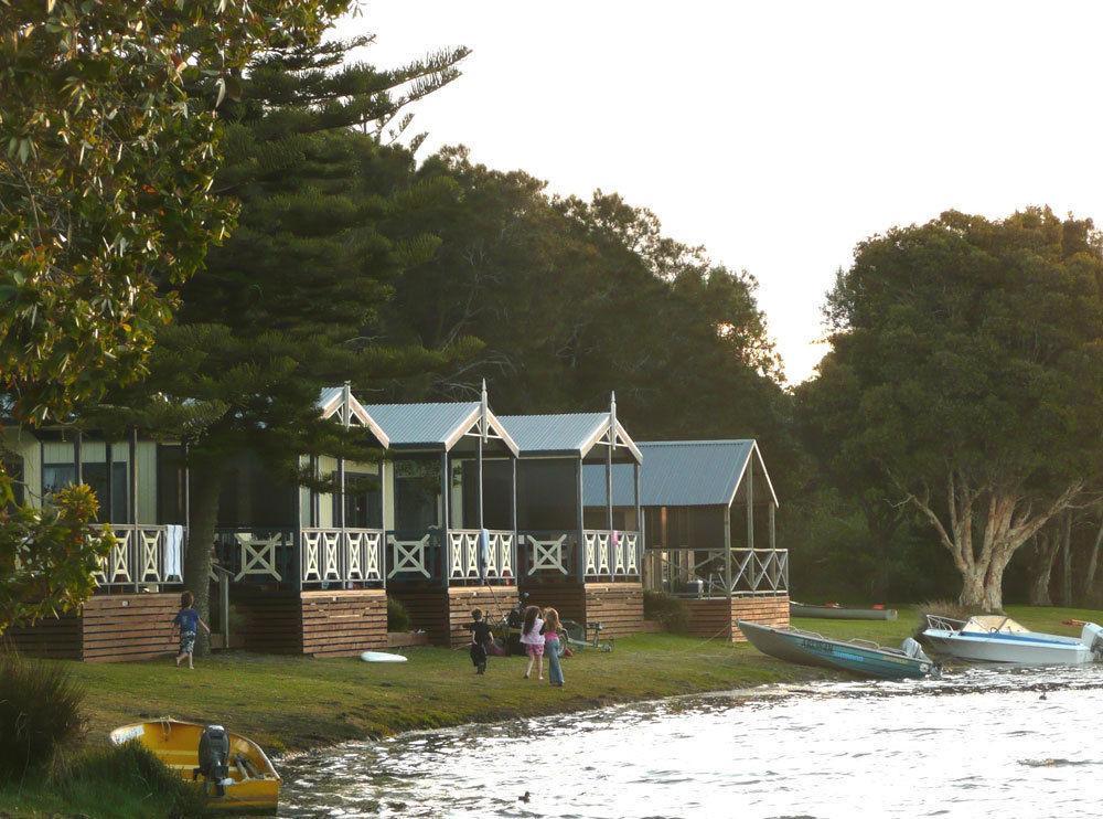 דה אינטרנס Two Shores Holiday Village מראה חיצוני תמונה