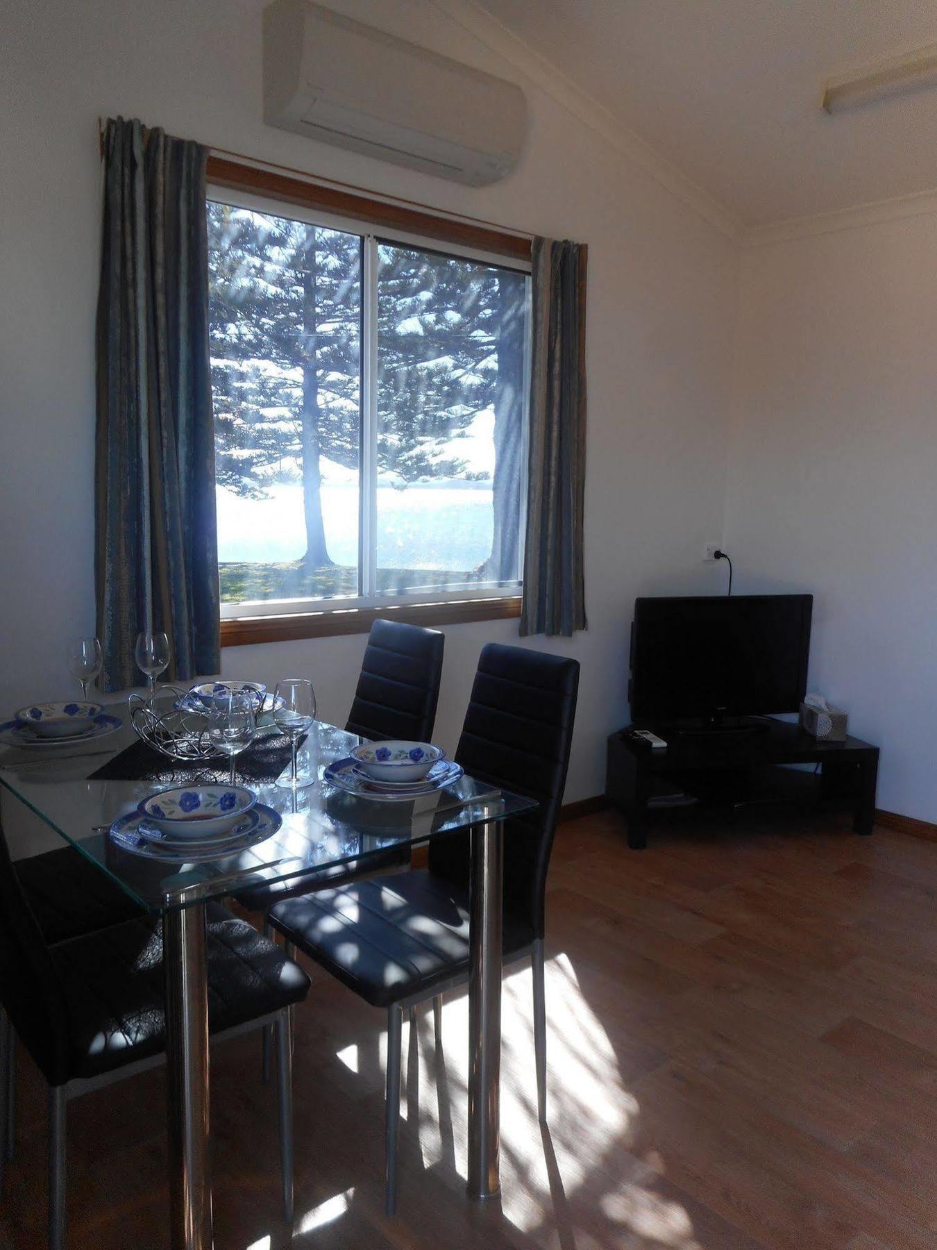 דה אינטרנס Two Shores Holiday Village מראה חיצוני תמונה