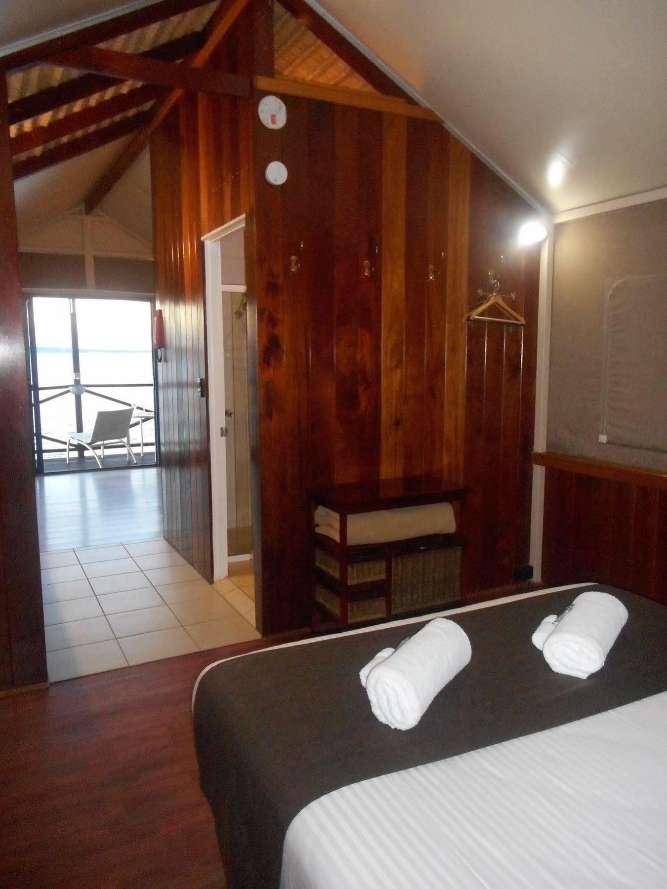 דה אינטרנס Two Shores Holiday Village מראה חיצוני תמונה