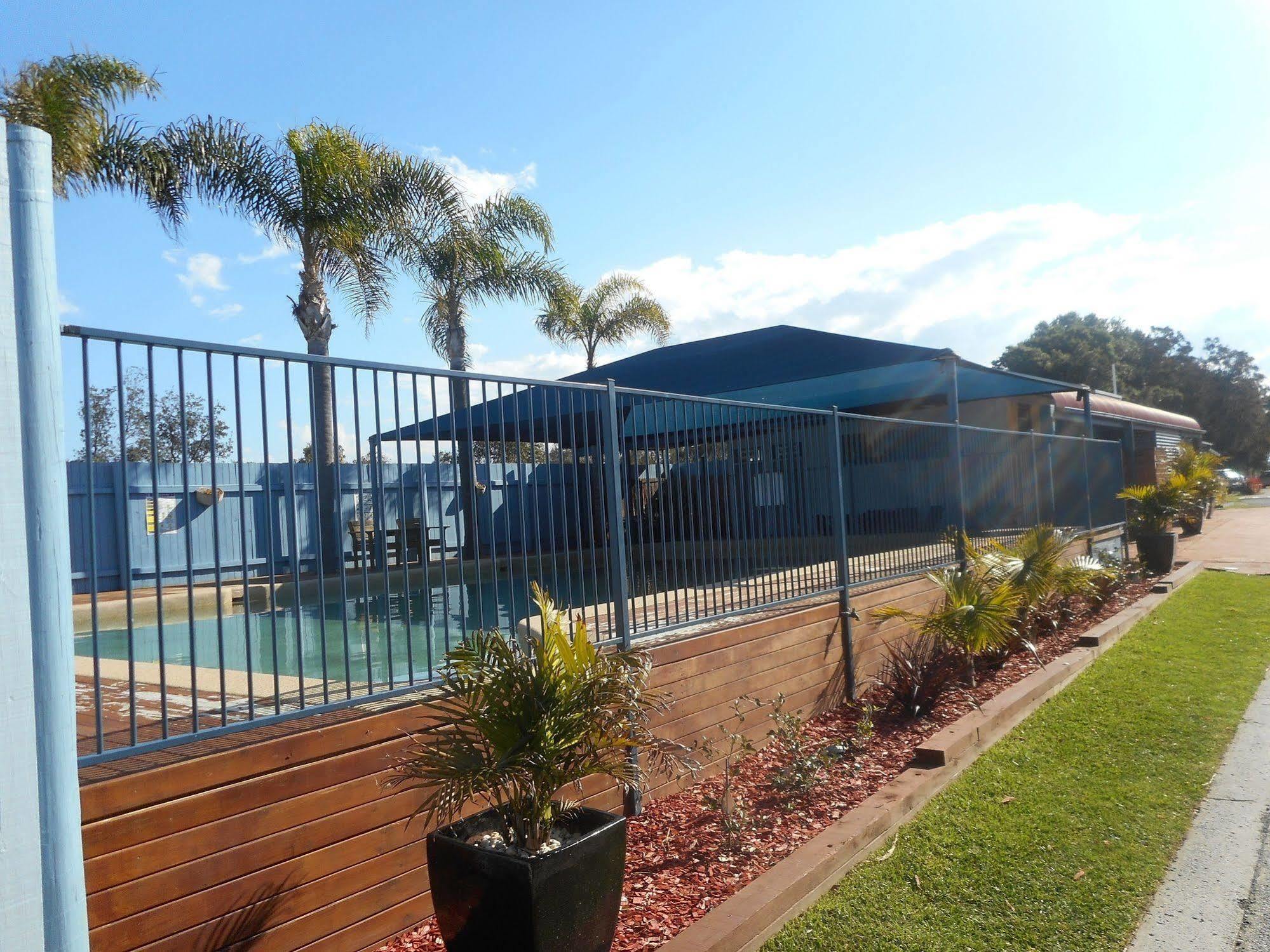 דה אינטרנס Two Shores Holiday Village מראה חיצוני תמונה