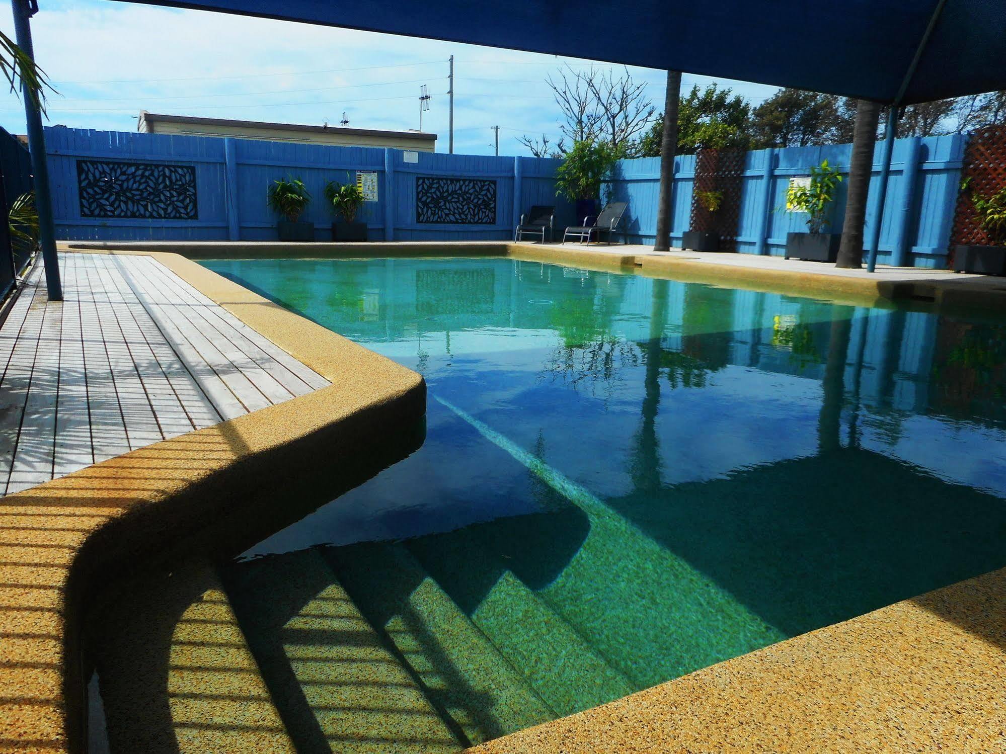 דה אינטרנס Two Shores Holiday Village מראה חיצוני תמונה